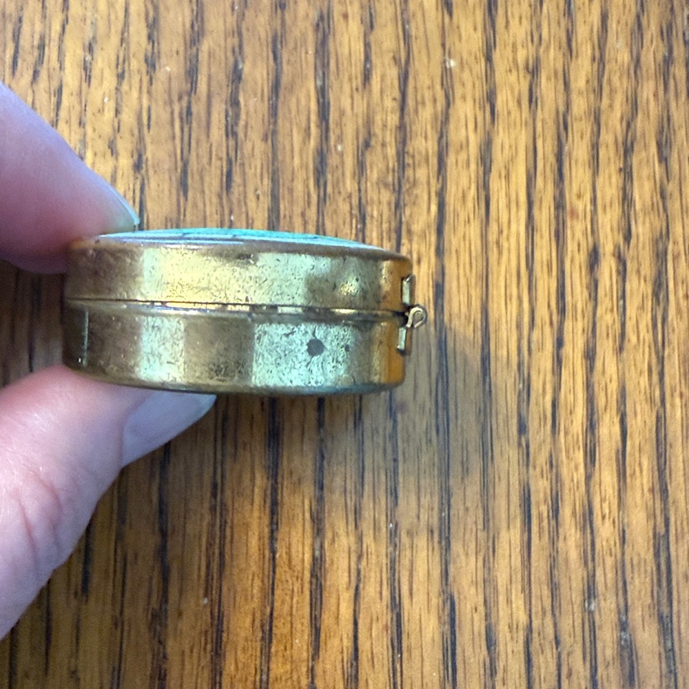 Vintage enamel pill box - Picture 4 of 6